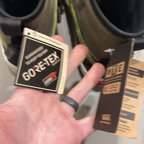 Vans MTE Sk8-Hi Gore-Tex Insulated Shoe Size 10.5 NWT - Picture 8 of 9